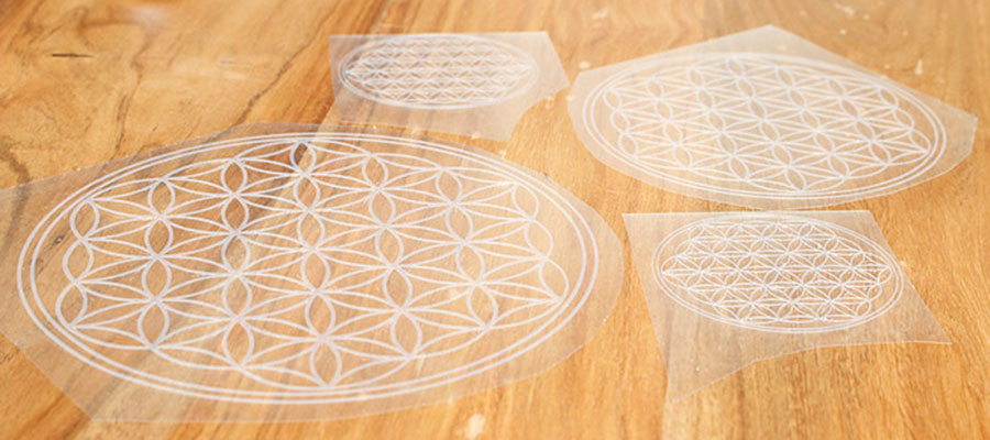 Fertig entgittertes Motive aus Adhesive